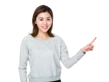 gri süveterli Asyalı genç kadın