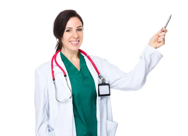 Beyaz kadın doktor stetoskop ile — Stok fotoğraf