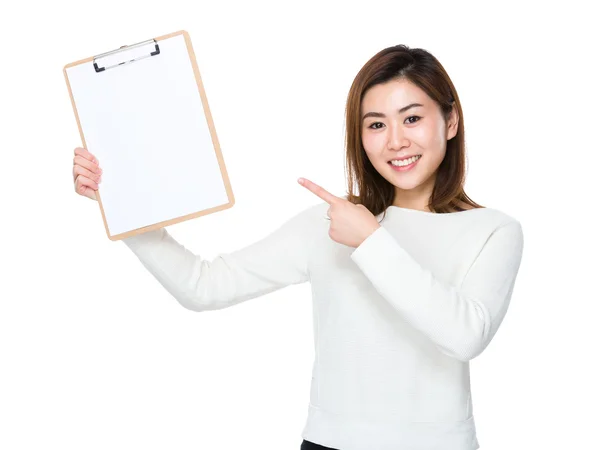 Asiatico giovane donna in bianco maglione — Foto Stock