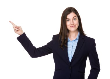 Mavi elbiseli beyaz genç iş kadını