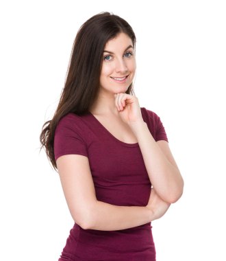 Kırmızı tişörtlü beyaz genç kadın