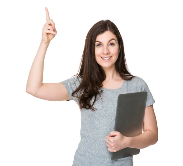 Kaukasische brünette Frau im grauen T-Shirt — Stockfoto