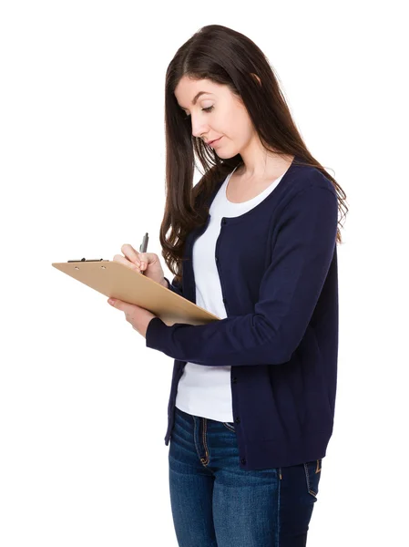 Kaukasische brunette vrouw in blauwe vest — Stockfoto