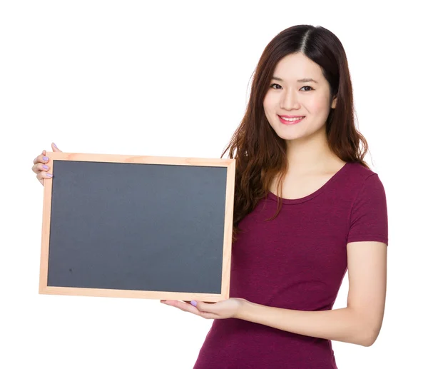 Asijské mladá žena v červené triko — Stock fotografie