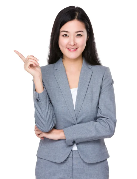 Asiática joven mujer de negocios en traje gris — Foto de Stock