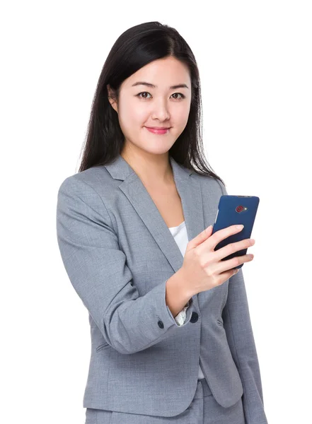 Asiática joven mujer de negocios en traje gris — Foto de Stock