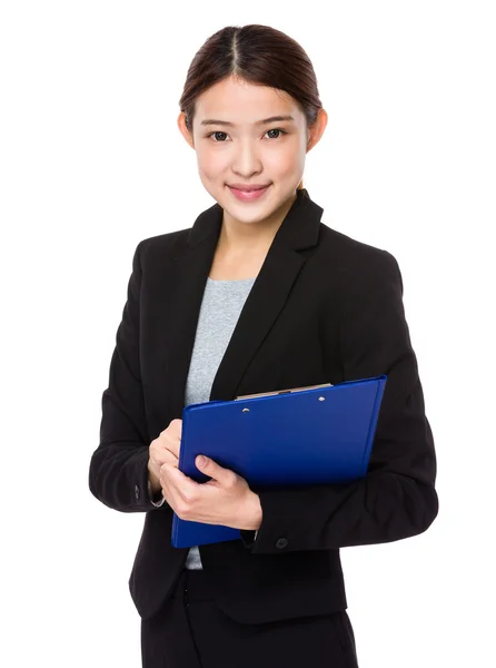 Asiatiska ung affärskvinna i svart kostym — Stockfoto