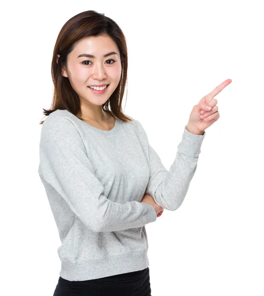 Vrouw met vinger wijzen iets — Stockfoto