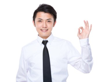 Beyaz gömlekli Asya yakışıklı işadamı