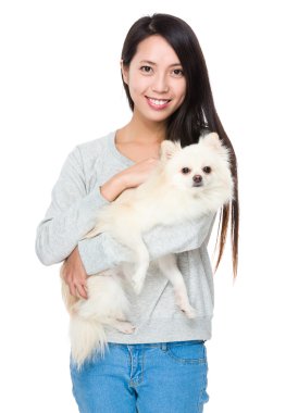 Pomeranya köpeği kadınla