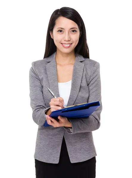 Mujer de negocios asiática en traje gris — Foto de Stock