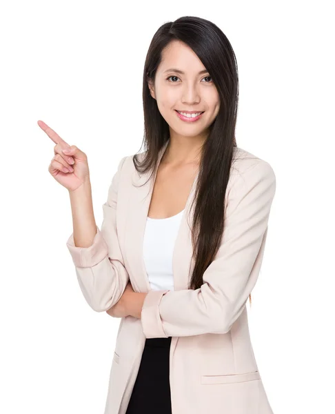 Mulher de negócios asiática em terno bege — Fotografia de Stock