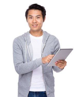 Asya genç adam gri ceketli