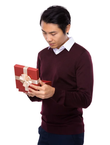 亚洲男人礼物盒 — 图库照片