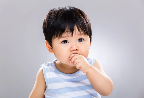 Asiatico carino piccolo bambino ragazzo — Foto Stock