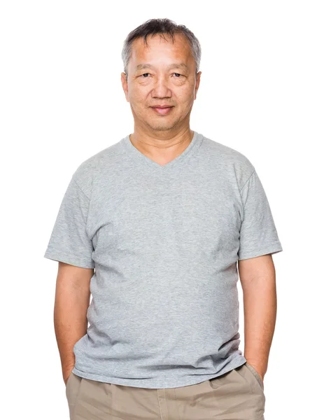 Asiatischer alter Mann im grauen T-Shirt — Stockfoto