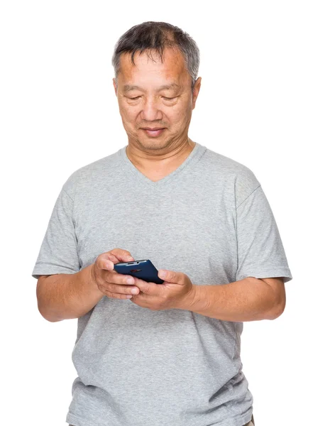 Asyalı yaşlı adam gri t-shirt — Stok fotoğraf