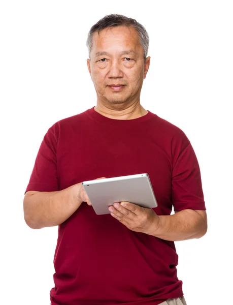 Asiático viejo hombre en rojo camiseta — Foto de Stock