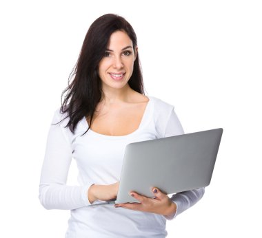 Beyaz kazaklı Kafkas esmer kadın