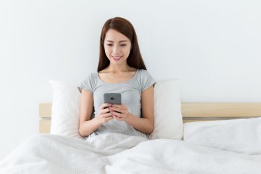 Asyalı kadın mesajı oku