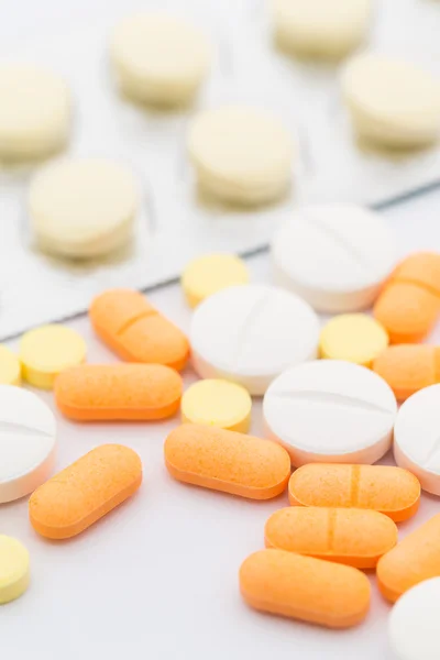 Medikamente und Pillen — Stockfoto