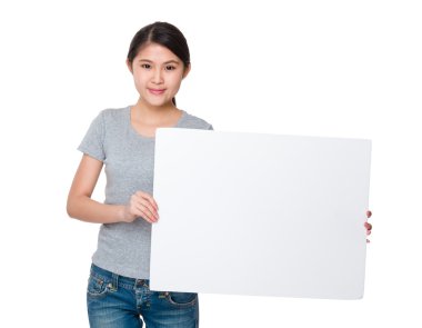 Gri t-shirt genç Asyalı kız