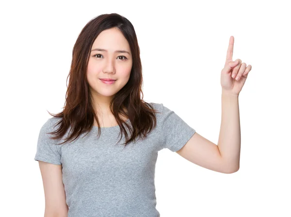 Jovem mulher asiática em cinza t-shirt — Fotografia de Stock