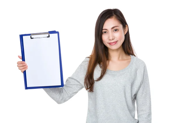 Joven mujer asiática en suéter gris — Foto de Stock