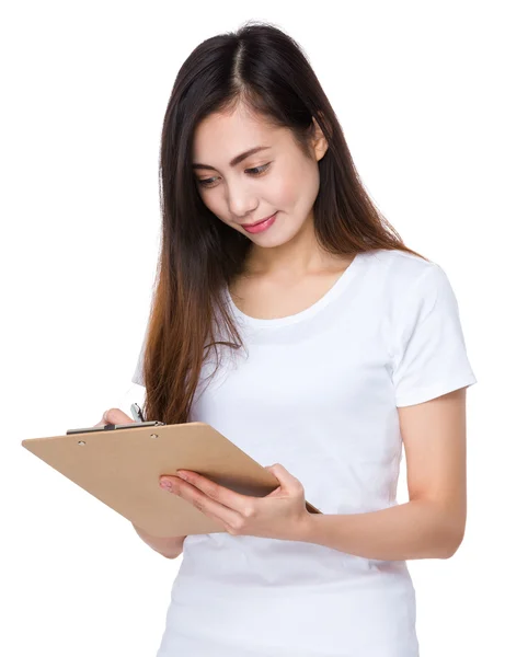 Asiático jovem mulher em branco t-shirt — Fotografia de Stock