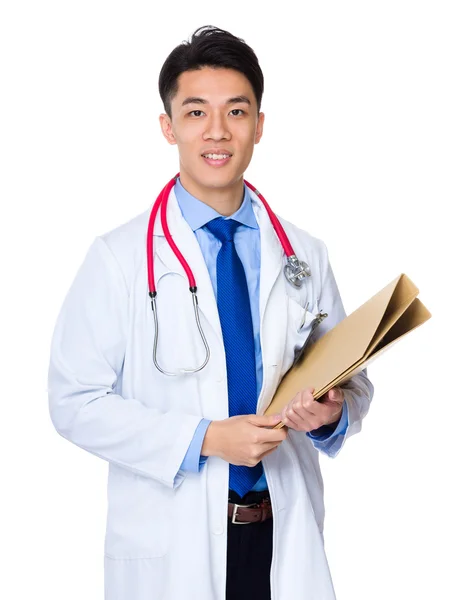 Asiatico giovani bello medico con stetoscopio — Foto Stock