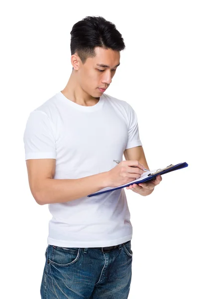 Asiático bonito homem em branco t-shirt — Fotografia de Stock