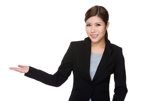 Asiatische junge Geschäftsfrau in Business-Anzug — Stockfoto