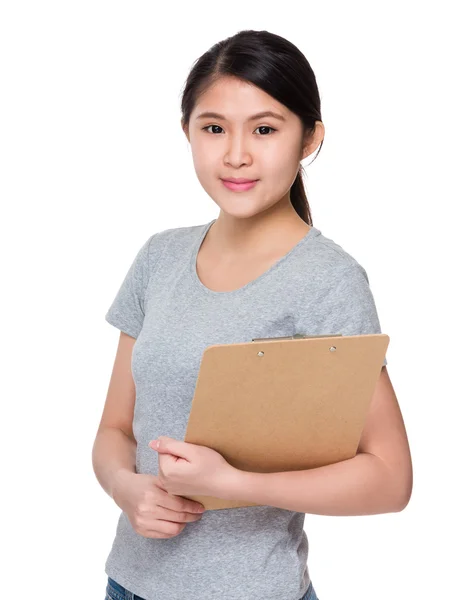 Ung asiatisk tjej i grå t-shirt — Stockfoto