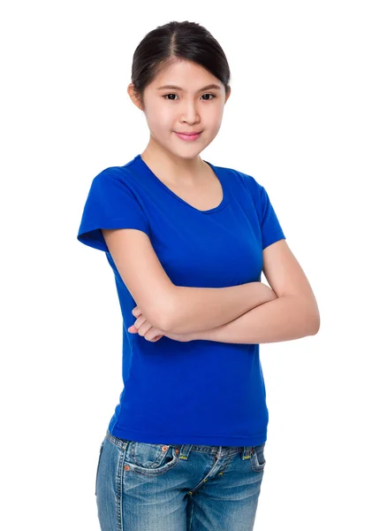 Aziatische meisje in blauw t-shirt — Stockfoto