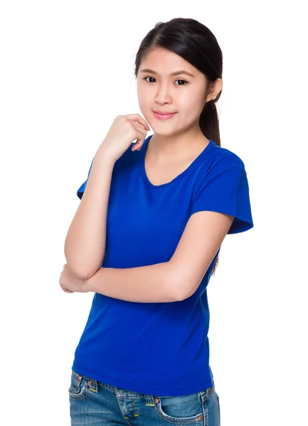 若いアジアの女の子ブルー t シャツ — ストック写真