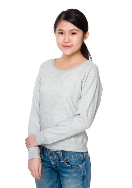 Joven asiática chica en gris suéter —  Fotos de Stock