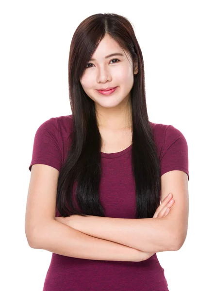 Asiatische junge Frau im roten T-Shirt — Stockfoto