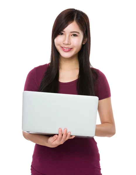 Asiática joven mujer en rojo camiseta — Foto de Stock