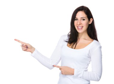 Beyaz kazaklı Kafkas esmer kadın