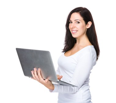 Beyaz kazaklı Kafkas esmer kadın