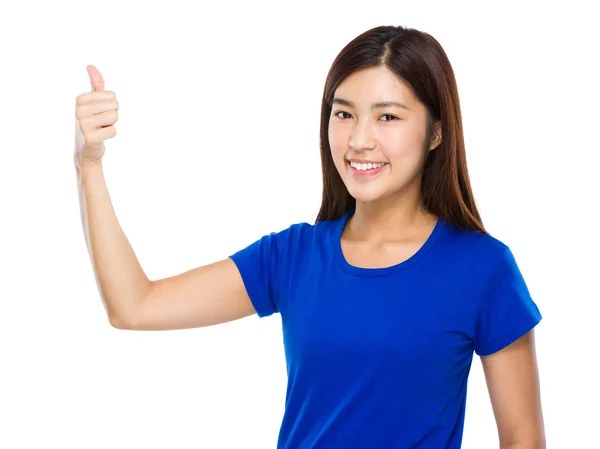 Asiatische junge Frau im blauen T-Shirt — Stockfoto