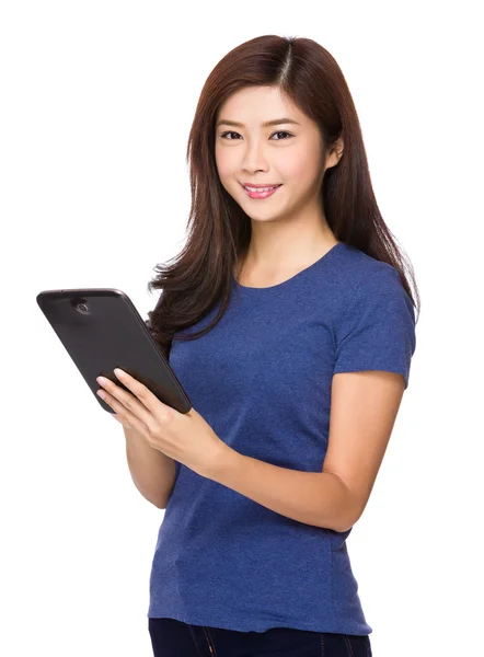 Asiática joven mujer en azul camiseta — Foto de Stock