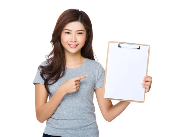 Joven mujer asiática en camiseta gris — Foto de Stock