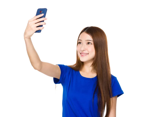 Asiática joven mujer en azul camiseta — Foto de Stock