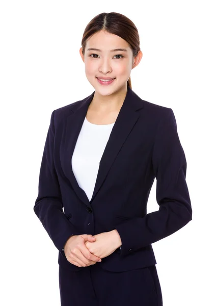 Азиатская молодая бизнесвумен в черном костюме — стоковое фото