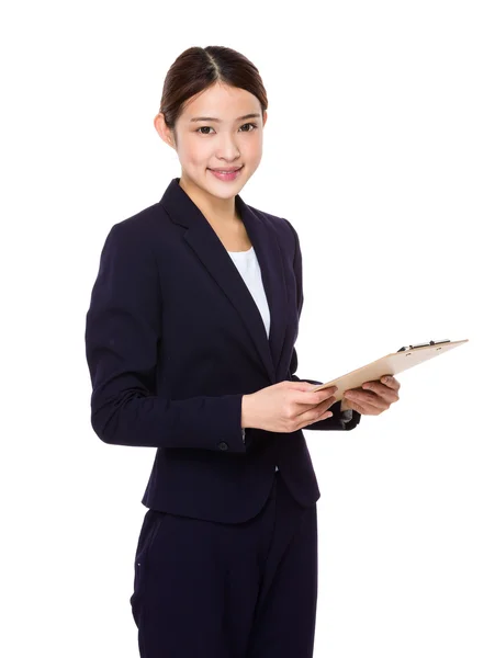 Asiática joven mujer de negocios en traje negro — Foto de Stock