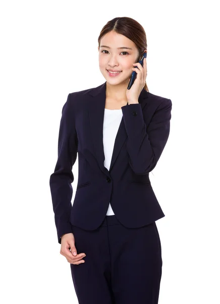 Asiática joven mujer de negocios en traje negro — Foto de Stock