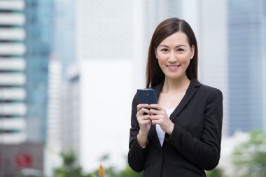 cep telefonu kullanarak Asya iş kadını