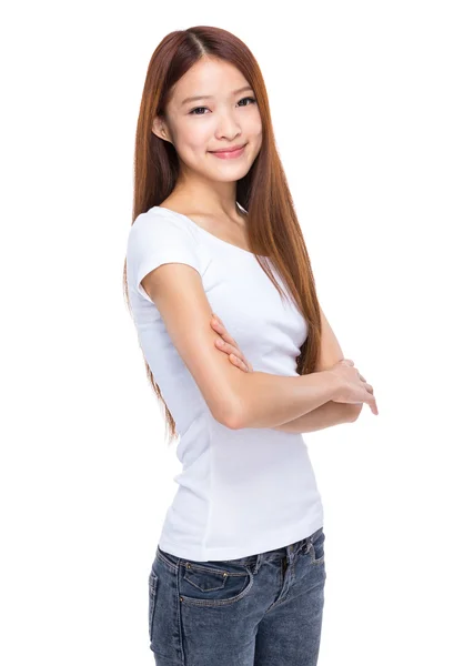 Mujer joven asiática en camiseta blanca — Foto de Stock