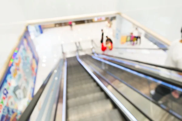 Unfocused view of shopping mall from escalator — Stock Photo, Image